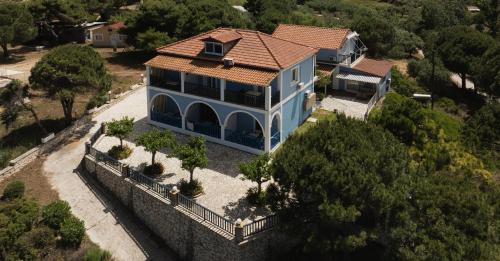 Blue House Apartments 3