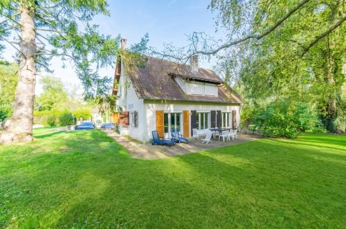 Maison chaleureuse à Saints avec jardin et terrasse gîte à louer Beautheil