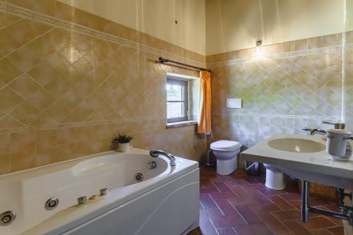2 bedrooms, 4 beds
