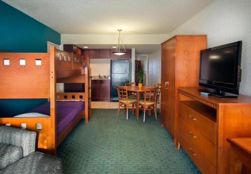 Ramada by Wyndham Hotel & Water Park – Kissimmee, FL