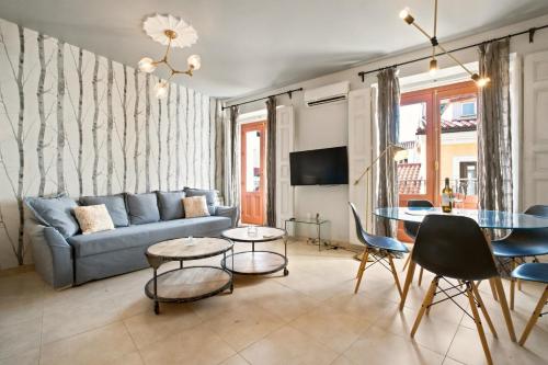 Apartamento luminoso con balcón en el centro