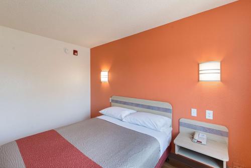 Motel 6-Columbia, SC - Fort Jackson Area Motel 6 Columbia East South Carolina is conveniently located in the popular Columbia area. The hotel offers a wide range of amenities and perks to ensure you have a great time. Service-minded staff wi