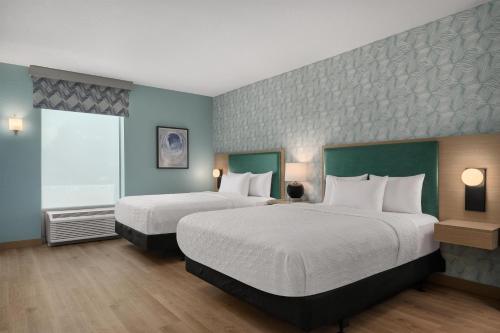 1 queen bed