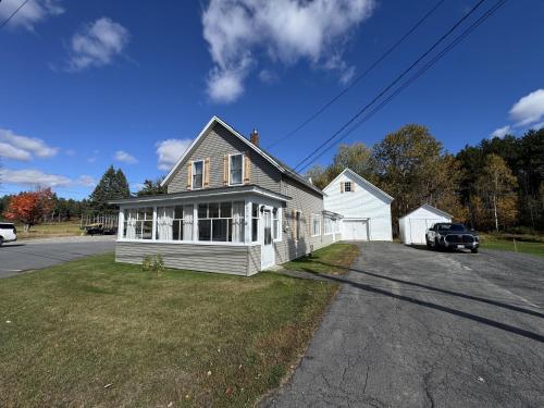 . Charming 5-bedroom house in Jackman, Moose River Maine