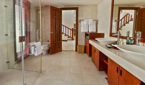 Three-Bedroom Villa with Pool View image 7
