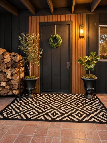 Vista exterior, Yosemite Gatehouse Modern Luxe Family Cabin 2mi to South Gate in Fish Camp (CA)