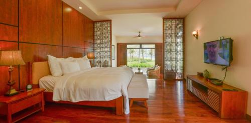 Three-Bedroom Villa with Ocean View image 4