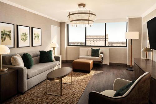 1 king bed, 1 sofa bed