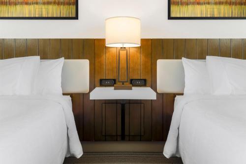 2 queen beds
