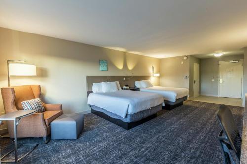 2 queen beds