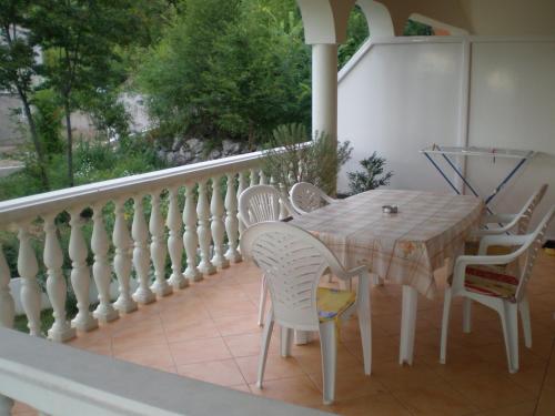 ระเบียง/ชานเรือน, Apartments Viktorija in โอมิซาลจ์