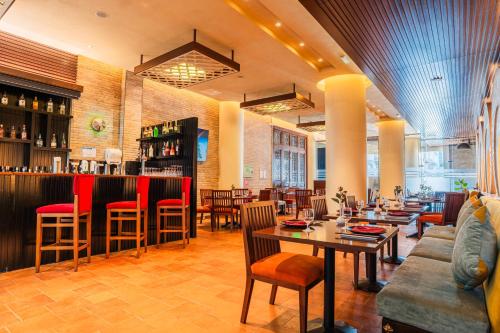 Restaurant, City Seasons Al Hamra Hotel in Abu Dhabi