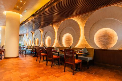 Restaurant, City Seasons Al Hamra Hotel in Abu Dhabi