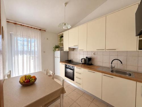 2 bedrooms, 3 beds
