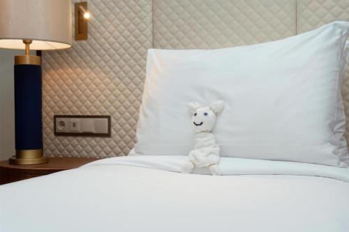 1 king bed, 2 twin beds