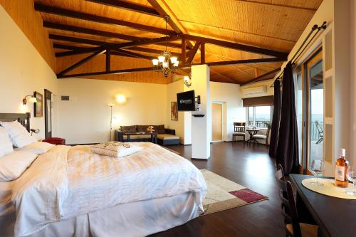 Book the Corner Suite with Terrace and Vineyards & River View Corner Suite with Terrace and Vineyards & River View