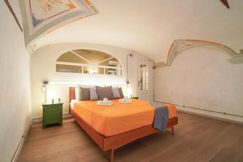 Artistic Ceiling - AC - King Bed - Self Check-In