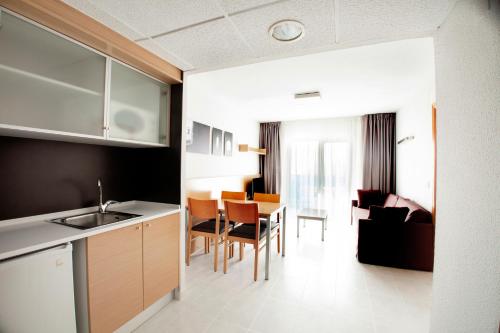 Aparthotel Acuazul - image 4