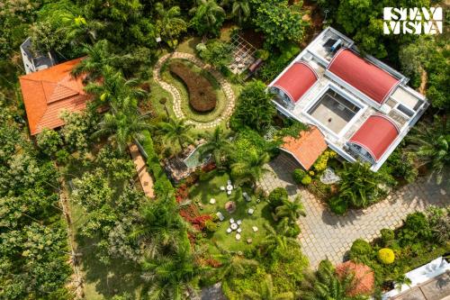 StayVista at Thathachi manai with Pool, Lawn