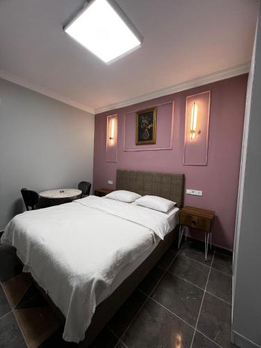 1 double bed, 2 twin beds