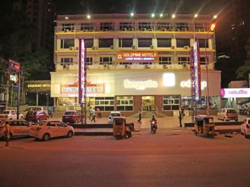 Goldmine Hotel - Koyambedu 2