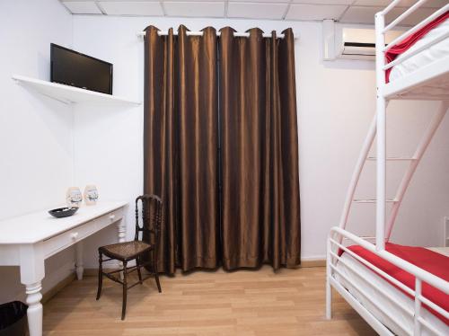 Peters Guesthouse - image 9