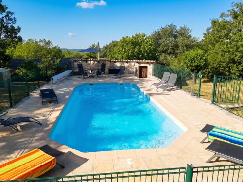 Villa élégante à Méjannes-lès-Alès avec piscine privée gîte à louer Mons