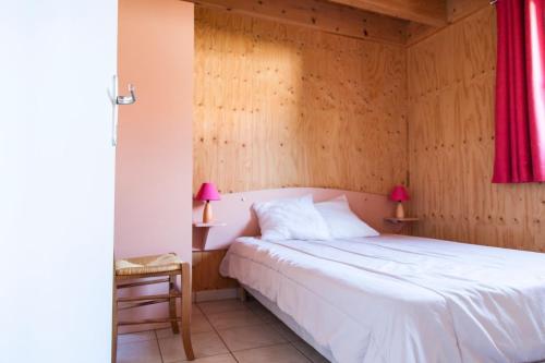 2 bedrooms, 4 beds