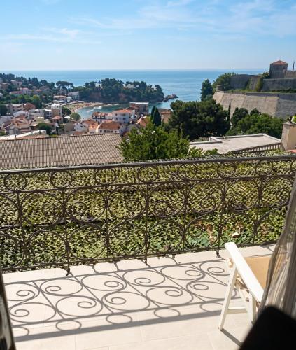 Comfortable Apartment in Ulcinj with Sea View and Garden