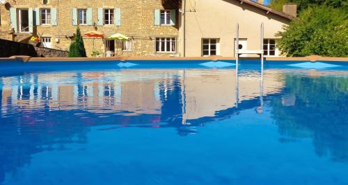 Maison spacieuse avec piscine privée à Saint-Cernin-de-l'Herm gîte à louer Dalot