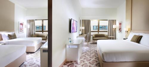 Metropolitan Hotel Dubai - image 4