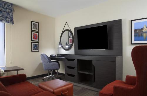 1 king bed, 1 sofa bed