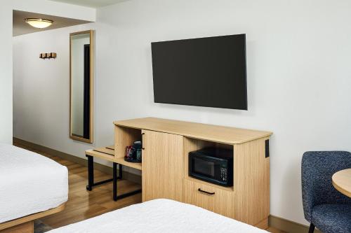 2 queen beds