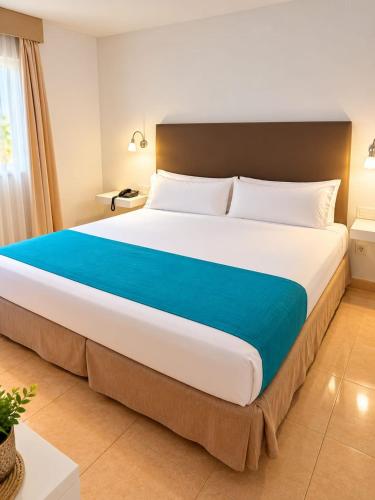 1 king bed, 1 sofa bed