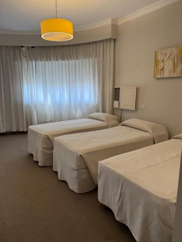 3 twin beds