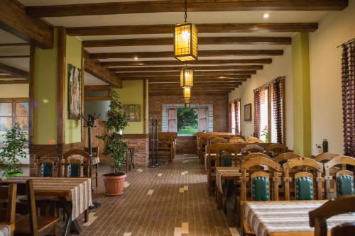Restoran, Hotel & Restaurant Complex HAP-OK in Bartatov