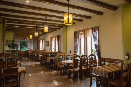 Restoran, Hotel & Restaurant Complex HAP-OK in Bartatov