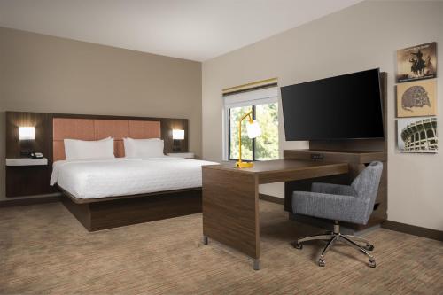 1 king bed, 1 sofa bed