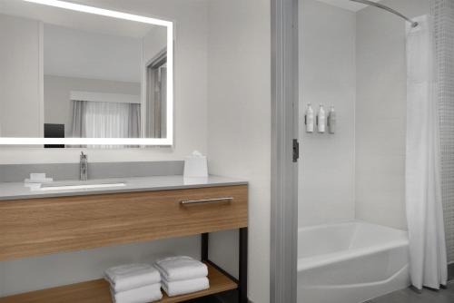 2 bedrooms, 3 beds
