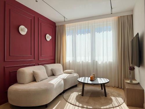 Brand New - Stylish Old Town Apartment