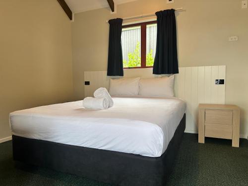 1 double bed, 1 twin bed