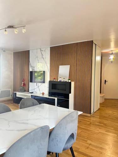 Séjour Cosy - 5 min Aéroport Orly - Parking Privée & Terrasse 4