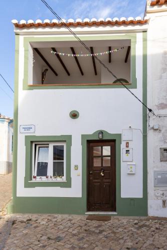 Casa do Cacto with fast internet and sunny balcony!!! gîte à louer Figueira