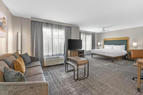 1 king bed, 1 sofa bed