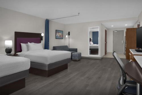 2 queen beds