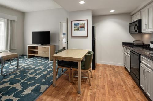 2 bedrooms, 4 beds