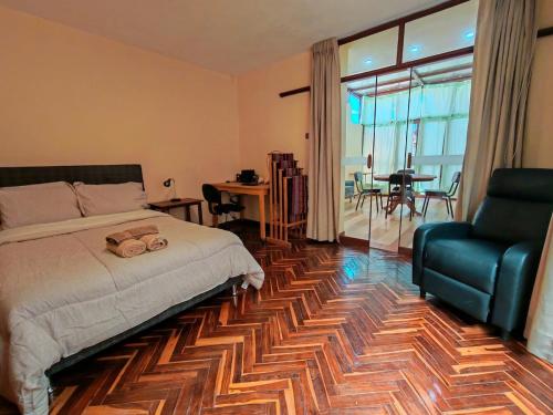 Spacious Private Apartment in Historic House