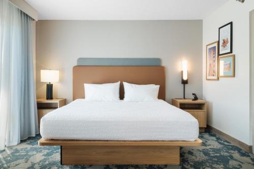 1 king bed, 2 sofa beds