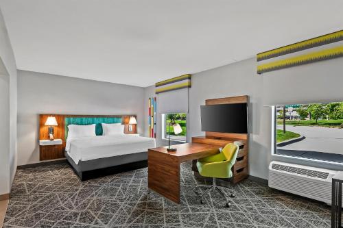 1 king bed, 1 sofa bed