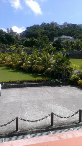 . Paradise Beach Hotel